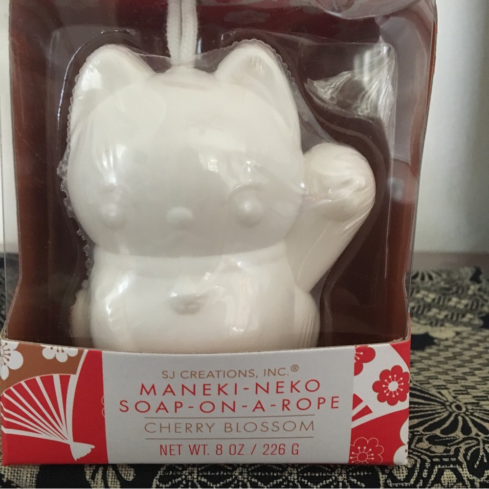 ❗️NIB❗️Maneki-Neko Soap-On-A-Rope - Lucky Cat - Good Luck and Prosperity